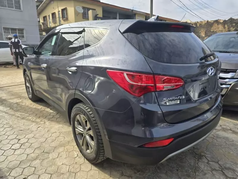 Hyundai Santa FE   - 2015