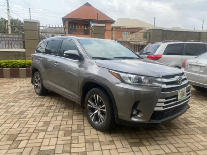 Toyota Highlander   - 2016