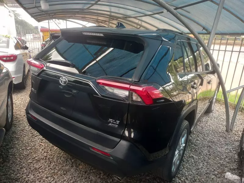Toyota RAV 4   - 2019