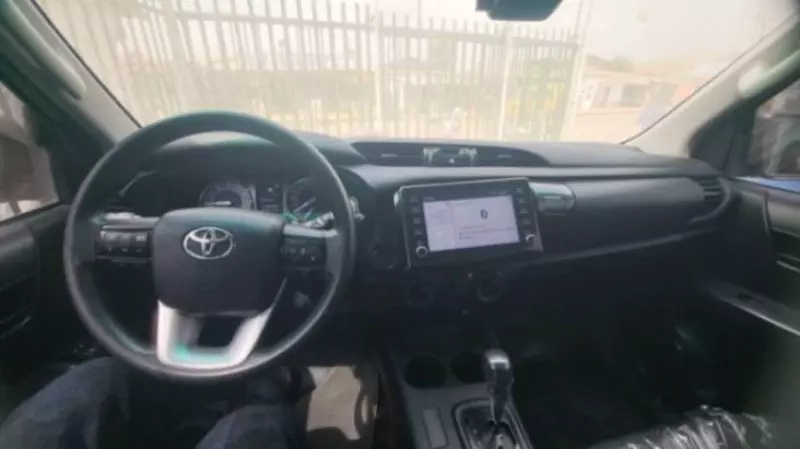 Toyota Hilux   - 2022