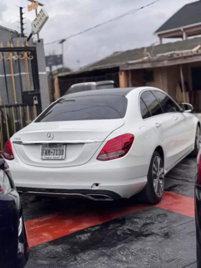 Mercedes-Benz C 300   - 2015