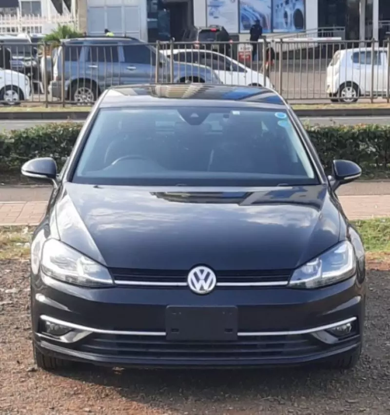 Volkswagen Golf   - 2018