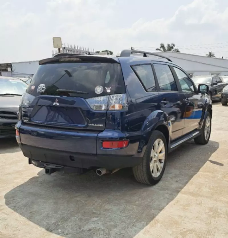 Mitsubishi Outlander Sport   - 2011