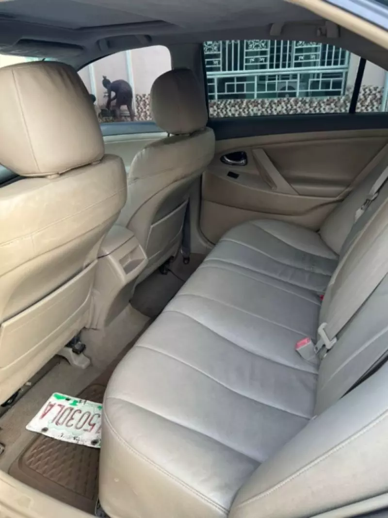 Toyota Camry   - 2009