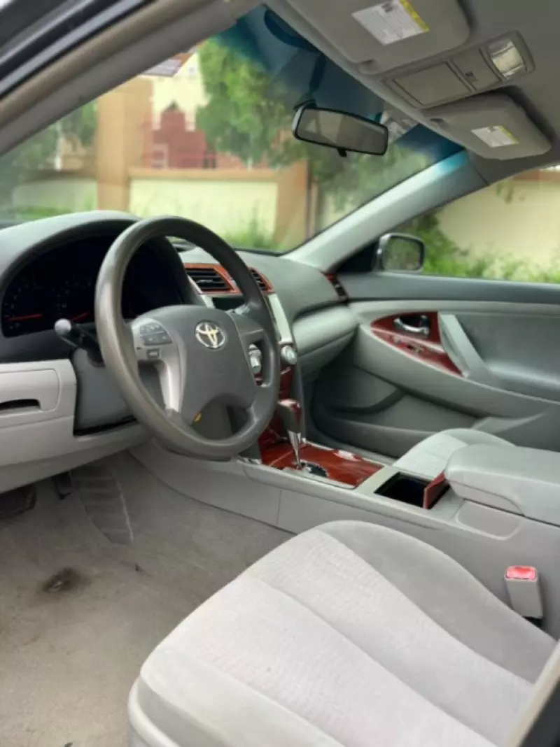 Toyota Camry   - 2010