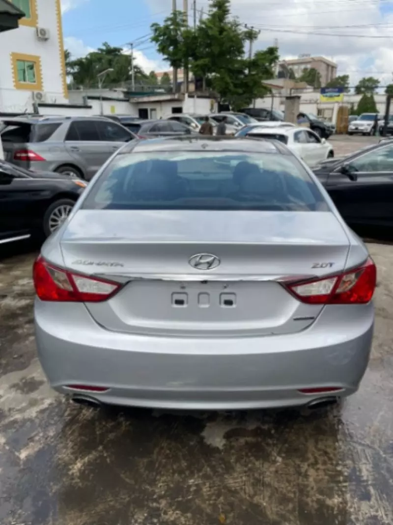 Hyundai Sonata   - 2012