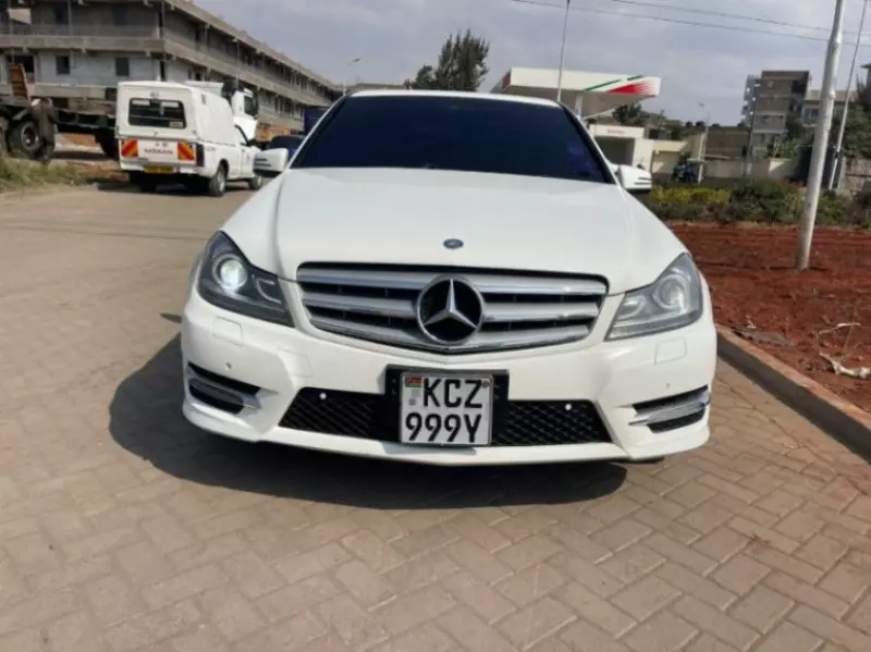 Mercedes-Benz C200   - 2013
