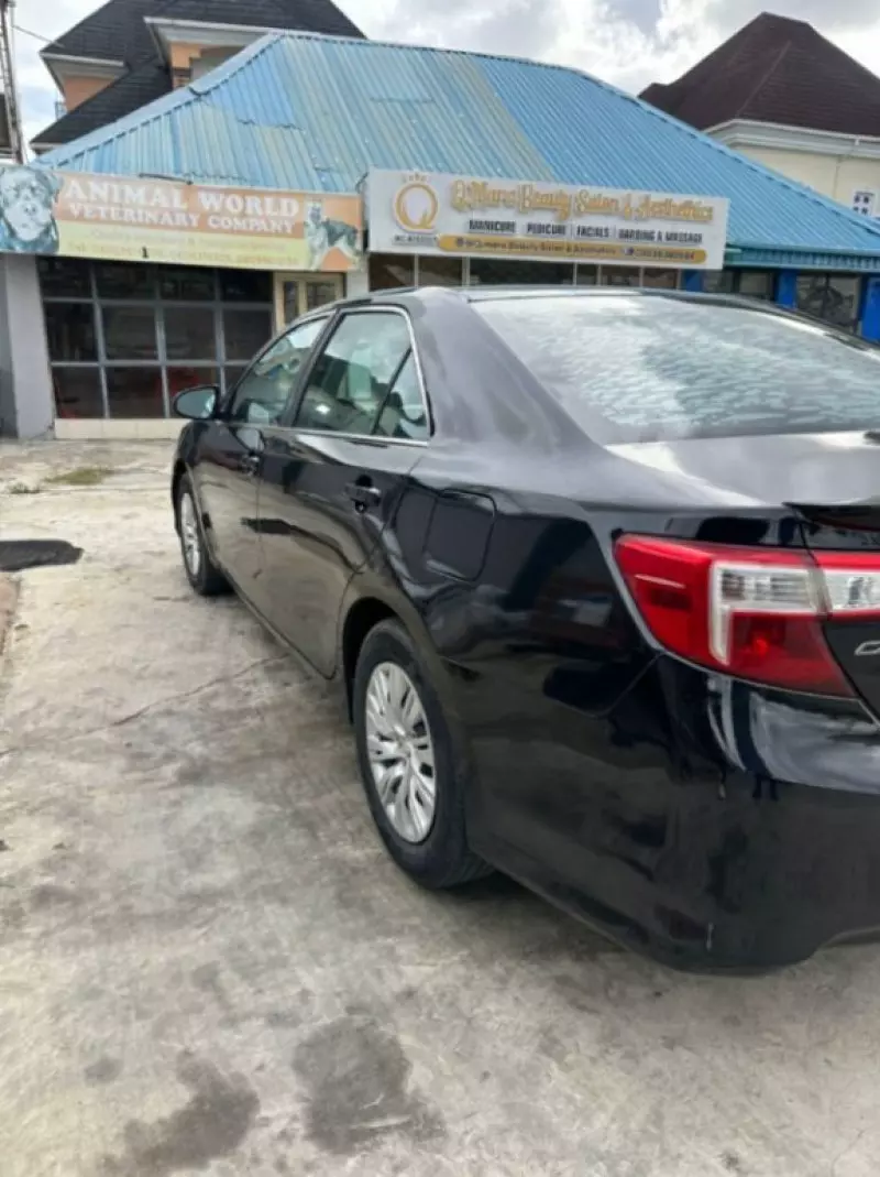 Toyota Camry   - 2014