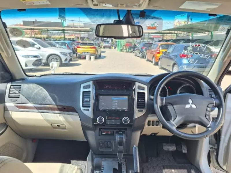 Mitsubishi Pajero   - 2019