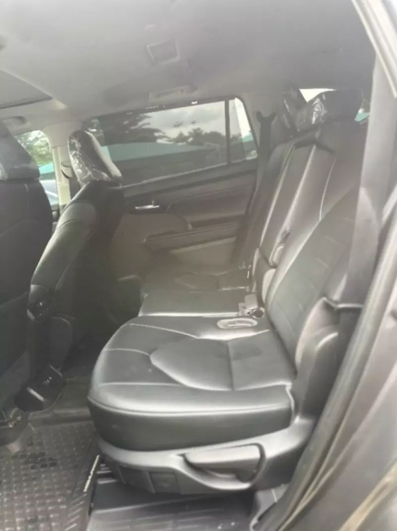 Toyota Highlander   - 2021