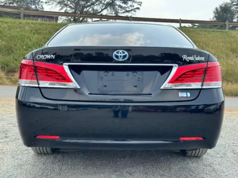 Toyota Crown   - 2017