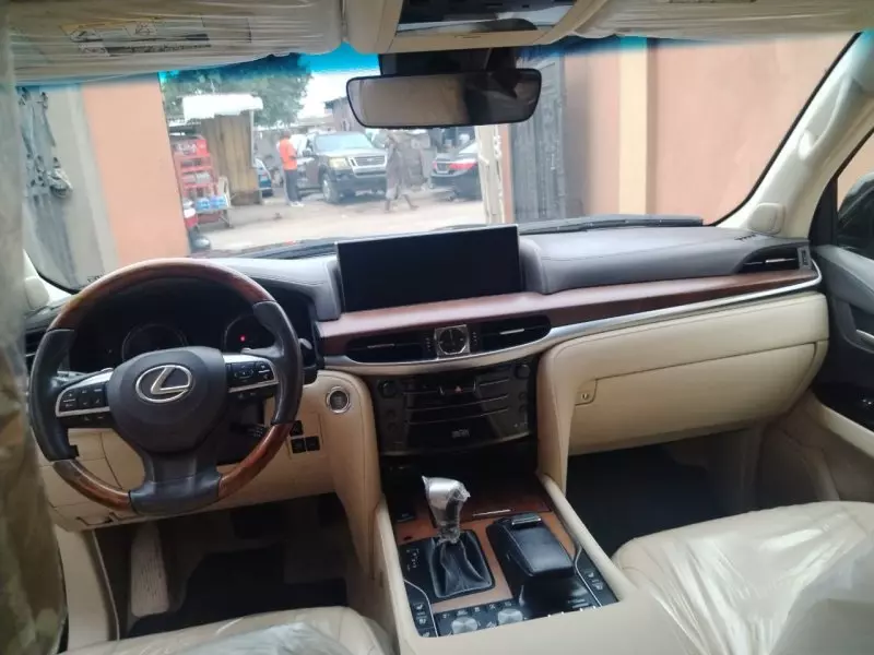 Lexus LX 570   - 2017