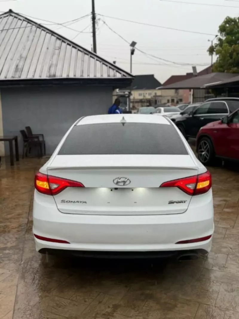 Hyundai Sonata   - 2015