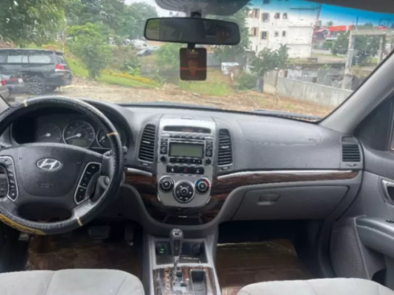 Hyundai Santa Fe   - 2010