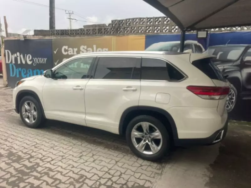 Toyota Highlander   - 2018