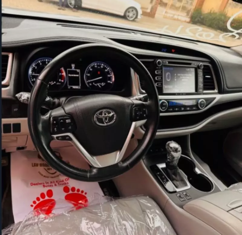Toyota Highlander   - 2016