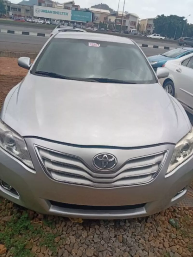Toyota Camry   - 2011