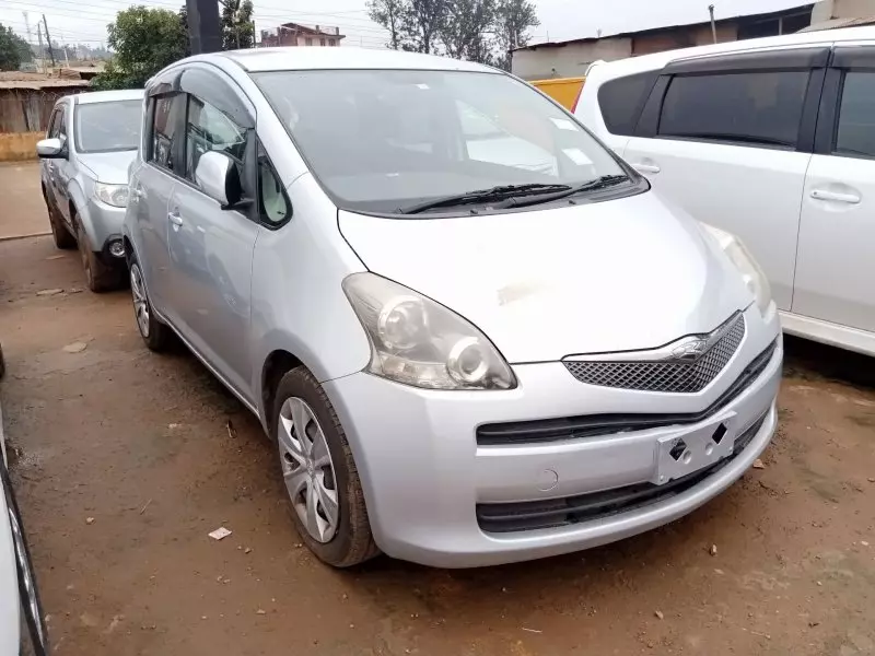 Toyota Ractis   - 2009