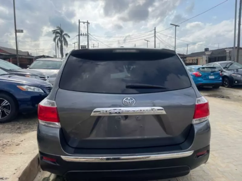 Toyota Highlander   - 2011