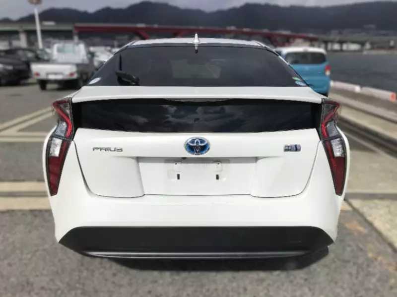 Toyota Prius   - 2018