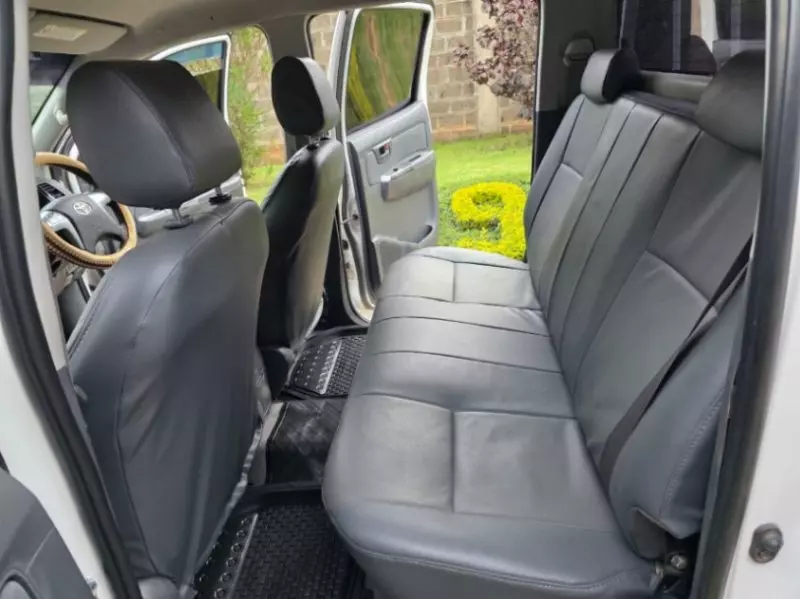 Toyota Hilux   - 2014