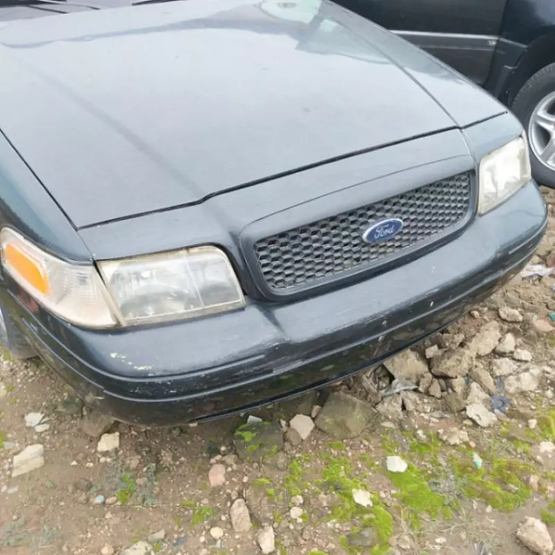 Ford Crown   - 2008