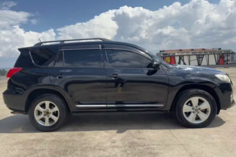 Toyota Vanguard    - 2010