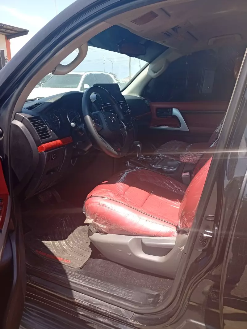 Toyota LAND CRUISER 300 LC300   - 2012