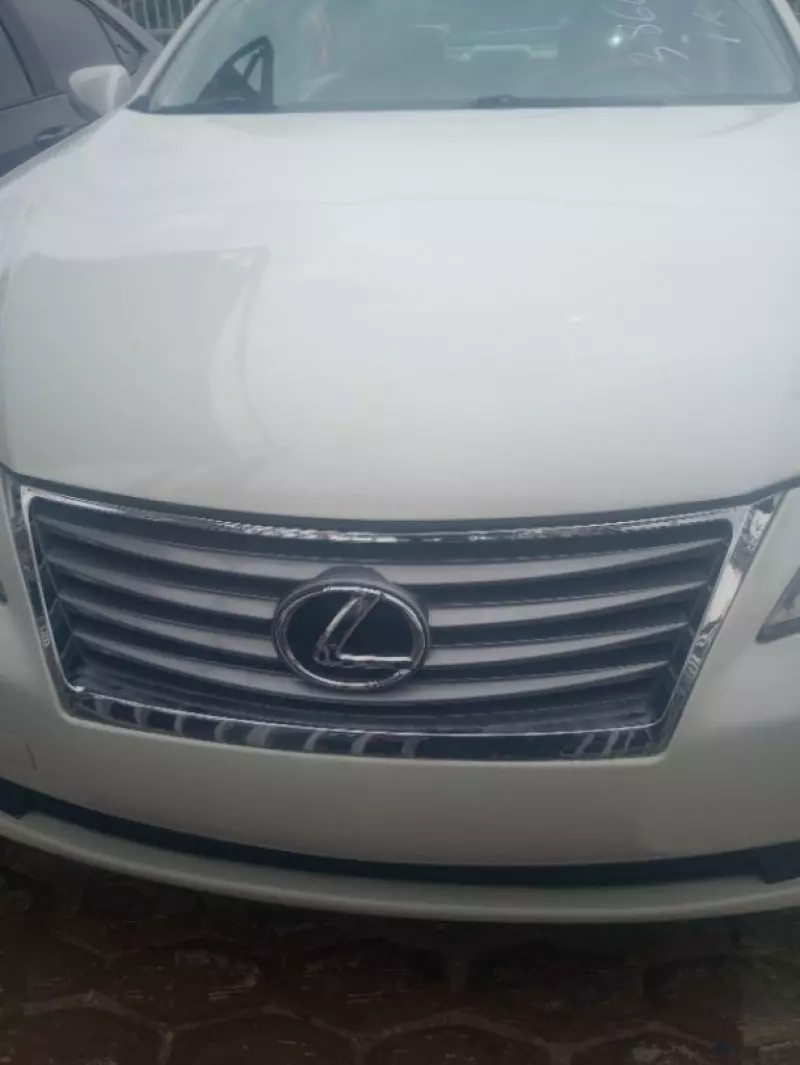 Lexus ES 350   - 2010