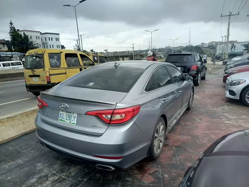 Hyundai Sonata   - 2016