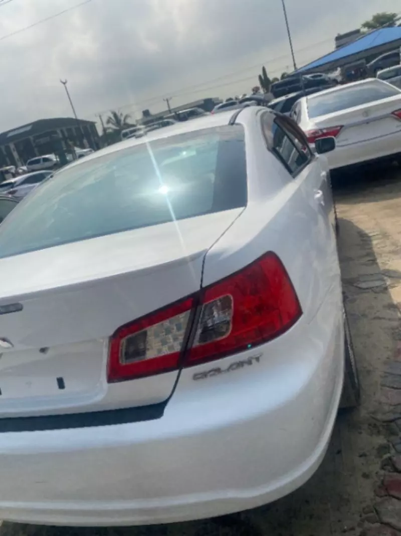 Mitsubishi Galant
