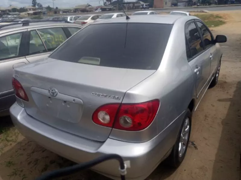Toyota corolla   - 2005