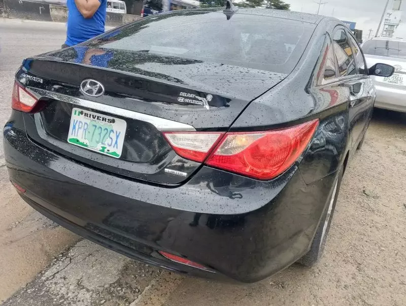 Hyundai Sonata   - 2011