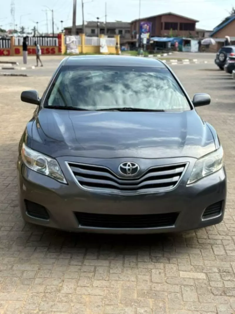 Toyota Camry   - 2011