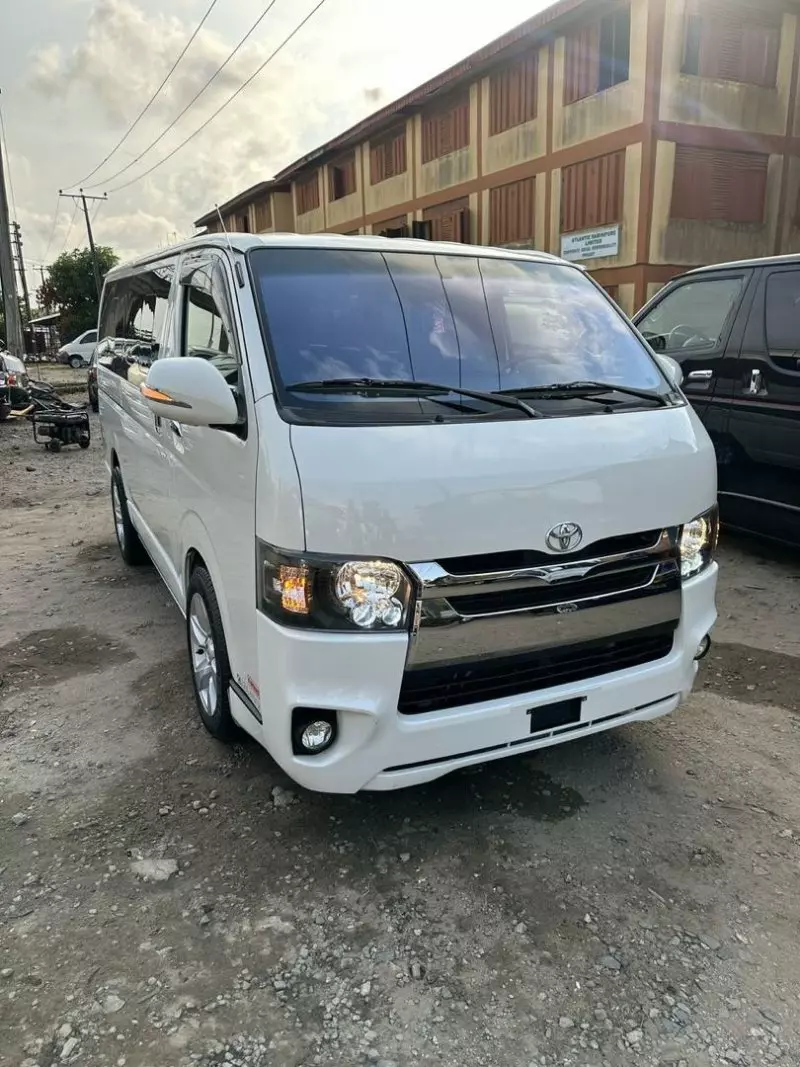 Toyota Hiace   - 2013