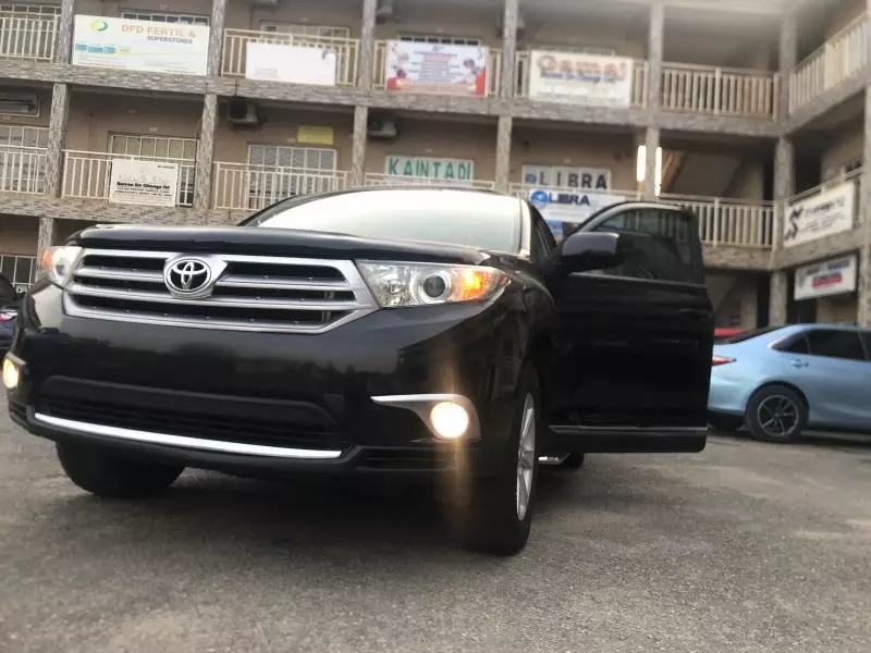 Toyota Highlander   - 2012