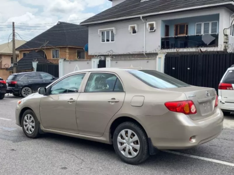 Toyota Corolla   - 2009