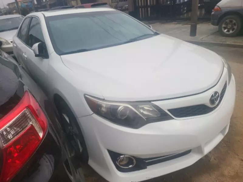 Toyota camry   - 2012