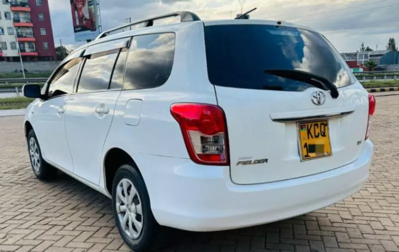Toyota Fielder    - 2012