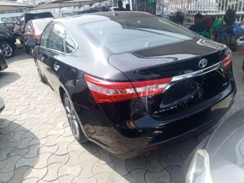 Toyota Avalon   - 2014