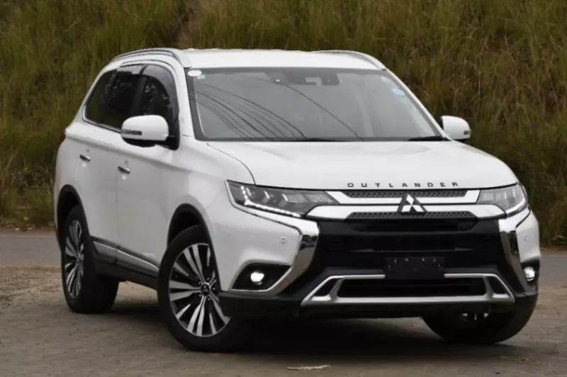 Mitsubishi OUTLANDER   - 2020