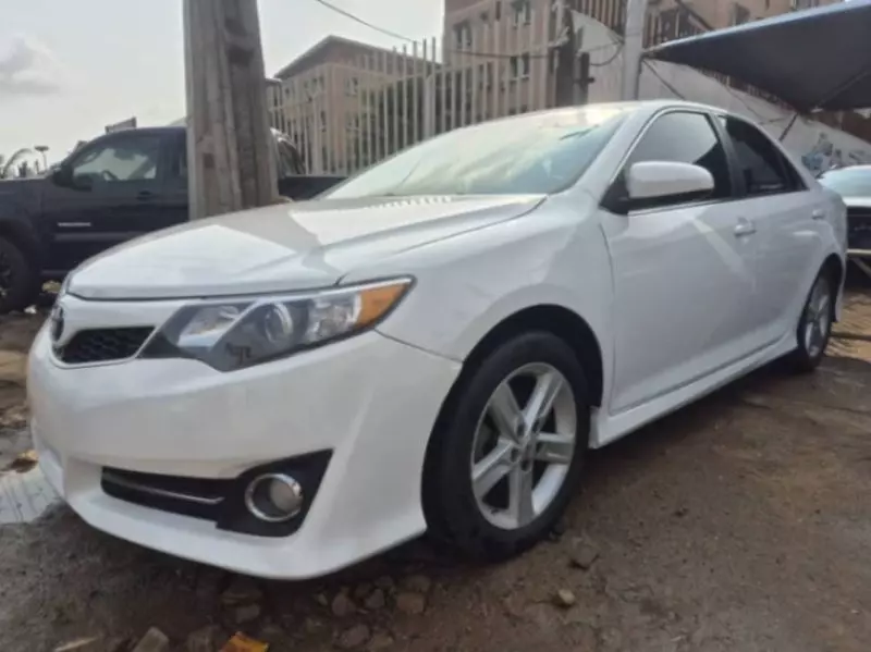 Toyota Camry   - 2014