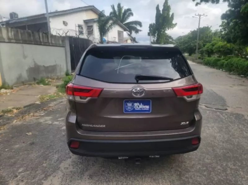 Toyota Highlander   - 2017