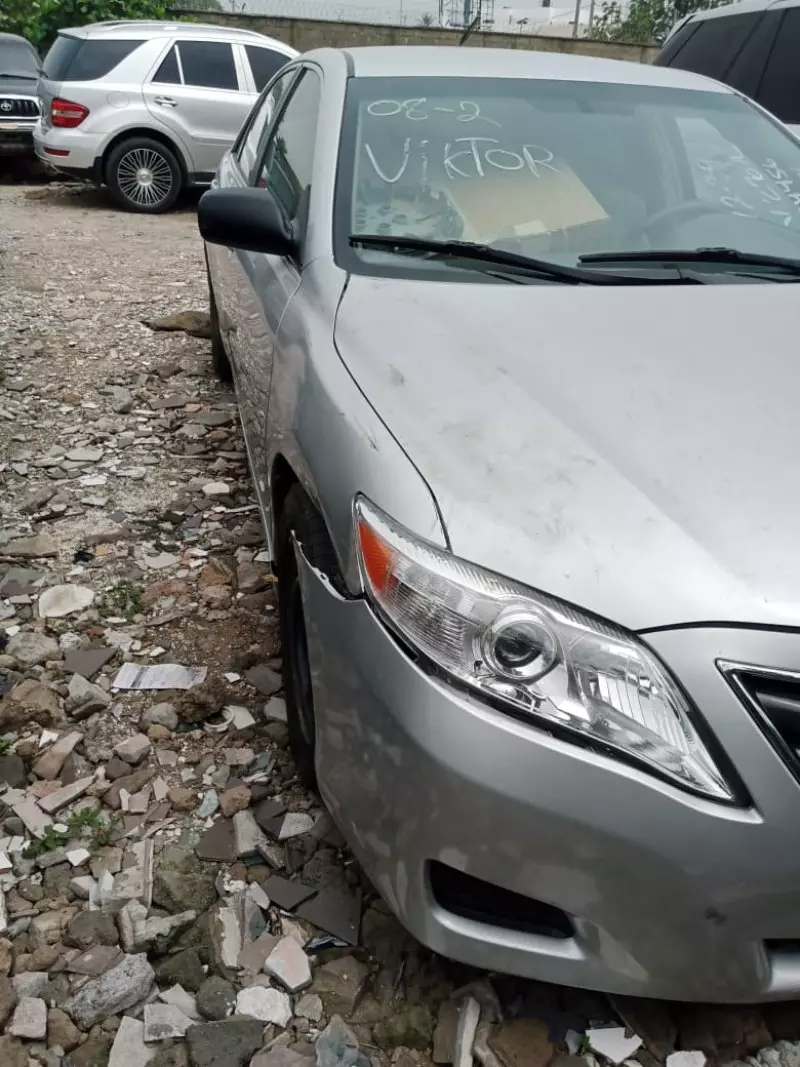Toyota Camry   - 2010