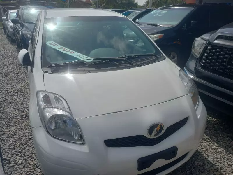 Toyota Vitz   - 2011