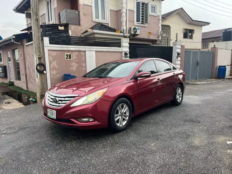 Hyundai Sonata   - 2011