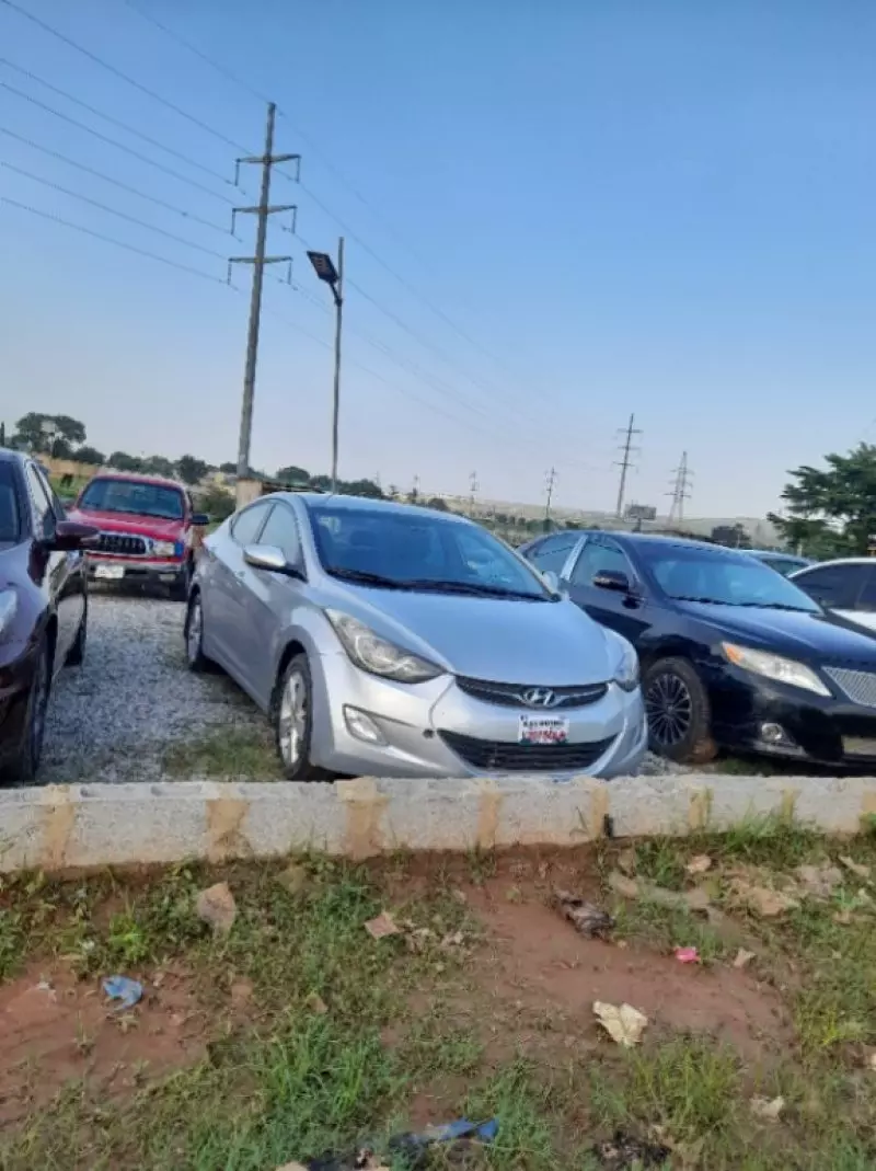 Hyundai Elantra   - 2013