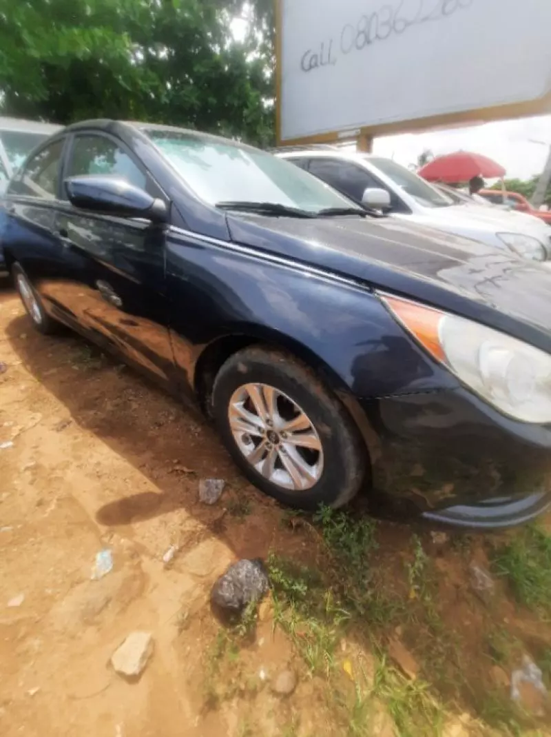 Hyundai Sonata   - 2011