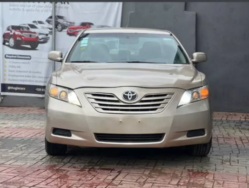 Toyota Camry   - 2009