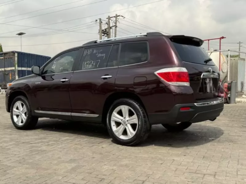 Toyota Highlander   - 2013